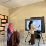 KEGIATAN DENGAN PAPAN INTERAKTIF